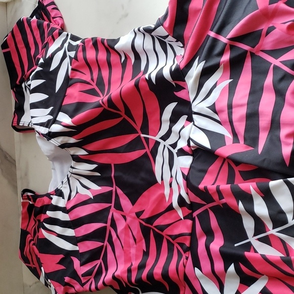 Knaspor Modest Swimsuit w/Attached Shorts Rose Red Floral Leaf Print Size 12-14 - Picture 11 of 13